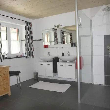 Apartment Ferienwohnungen Schwaerzler